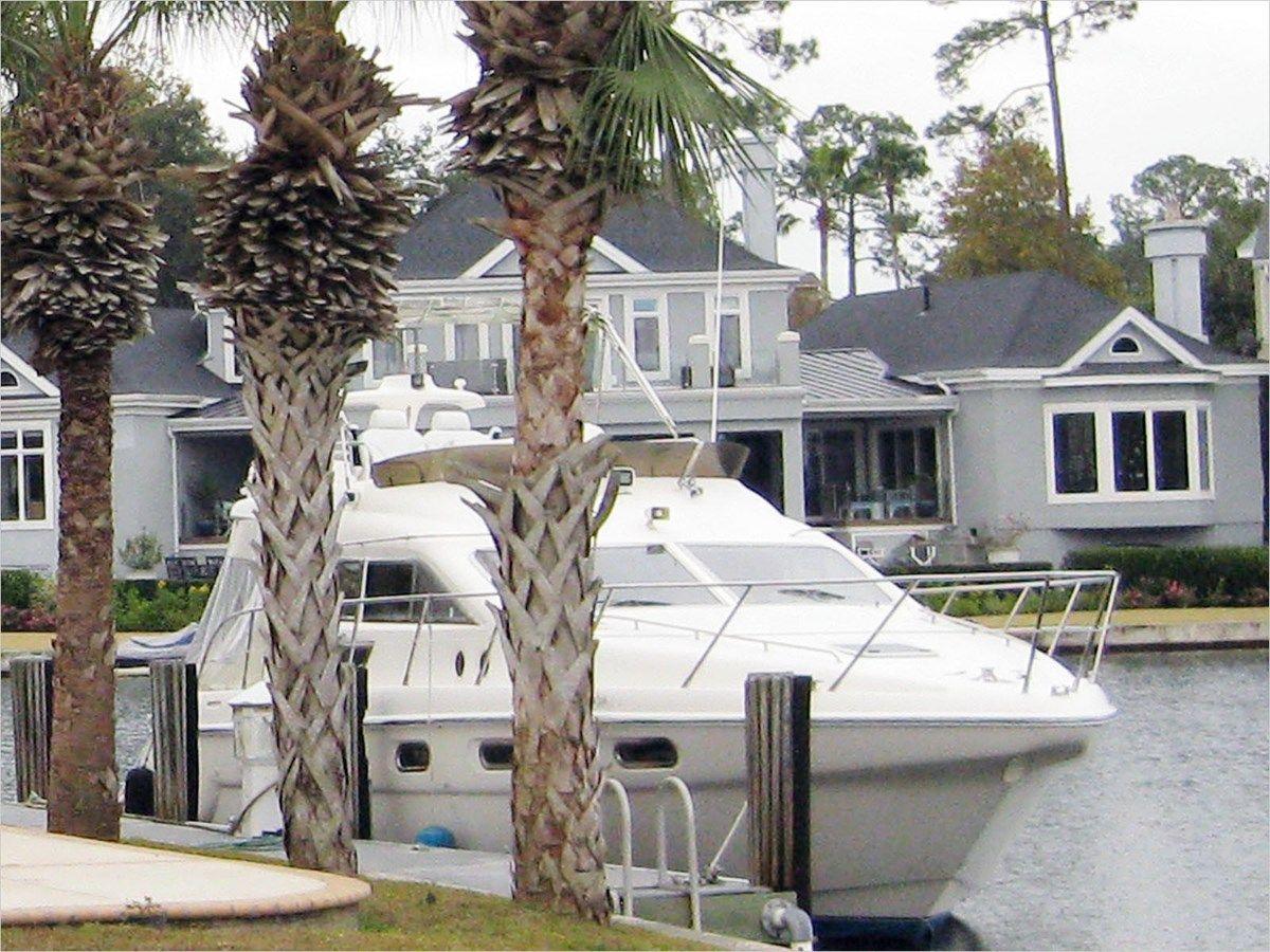 the best price on 44' Sealine 2001 F44