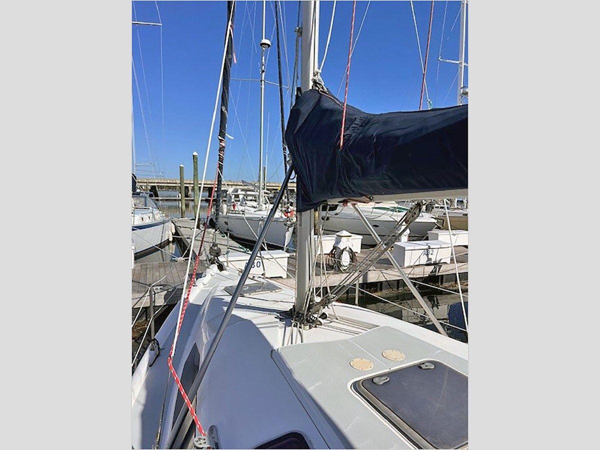 best yacht sales deals 34' Hunter 2000 340 34