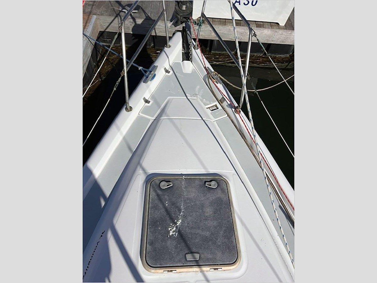 Buy a 34' Hunter 2000 340 - HUNTER at Shestakov Yacht Sales