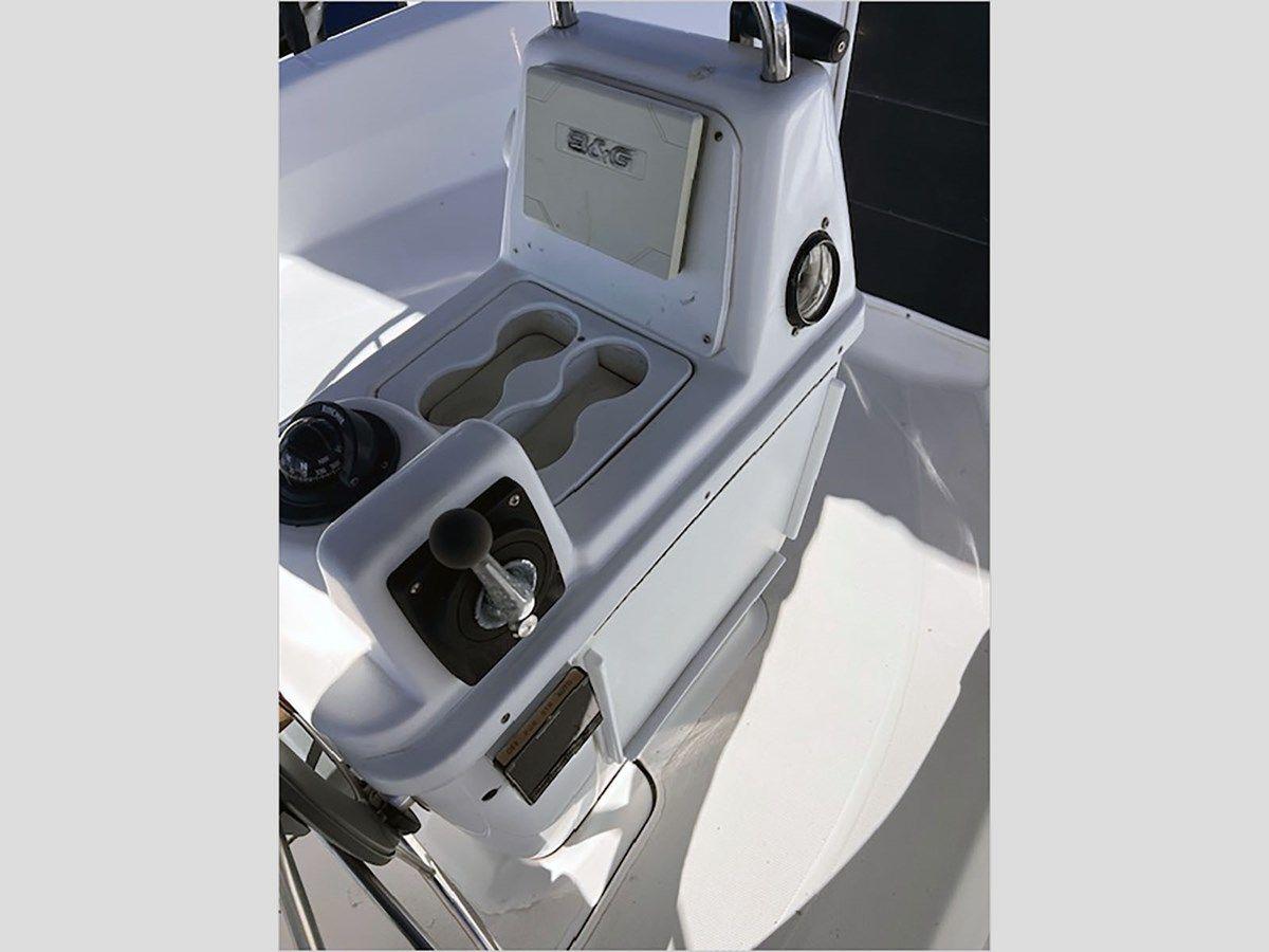 Buy a 34' Hunter 2000 340 at Shestakov Yacht Sales