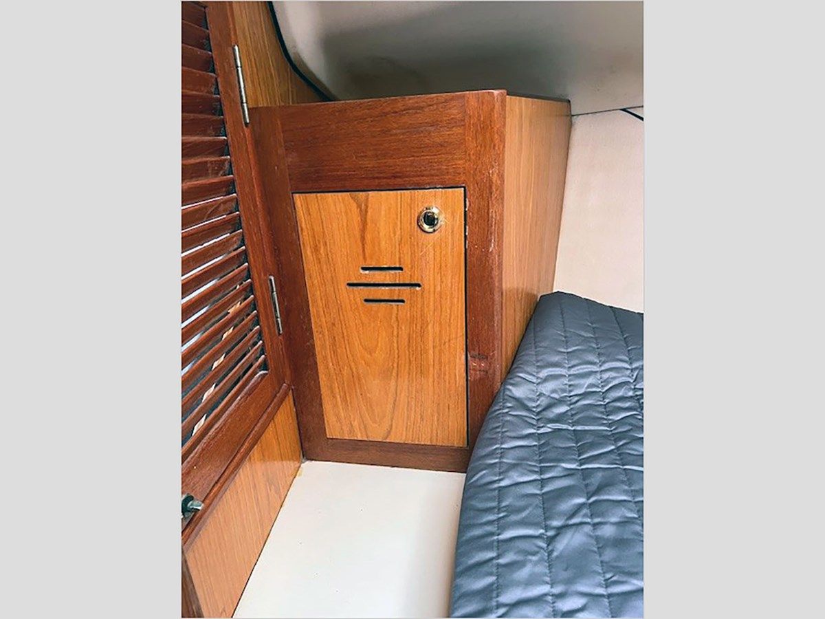 best yacht sales deals 34' Hunter 2000 340