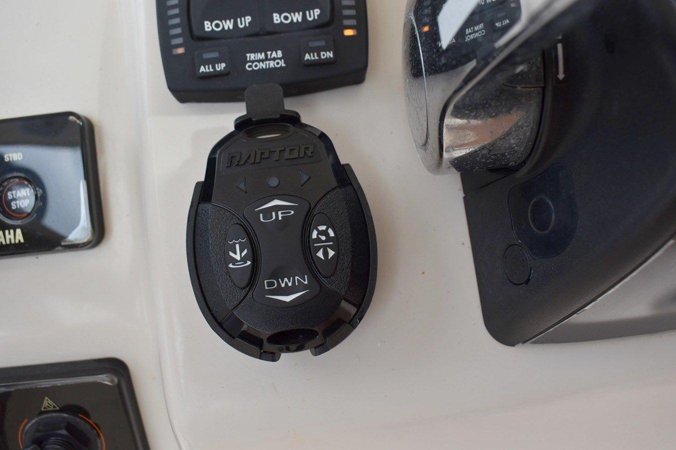 best yacht sales deals Lindsay Caroline Canyon 271