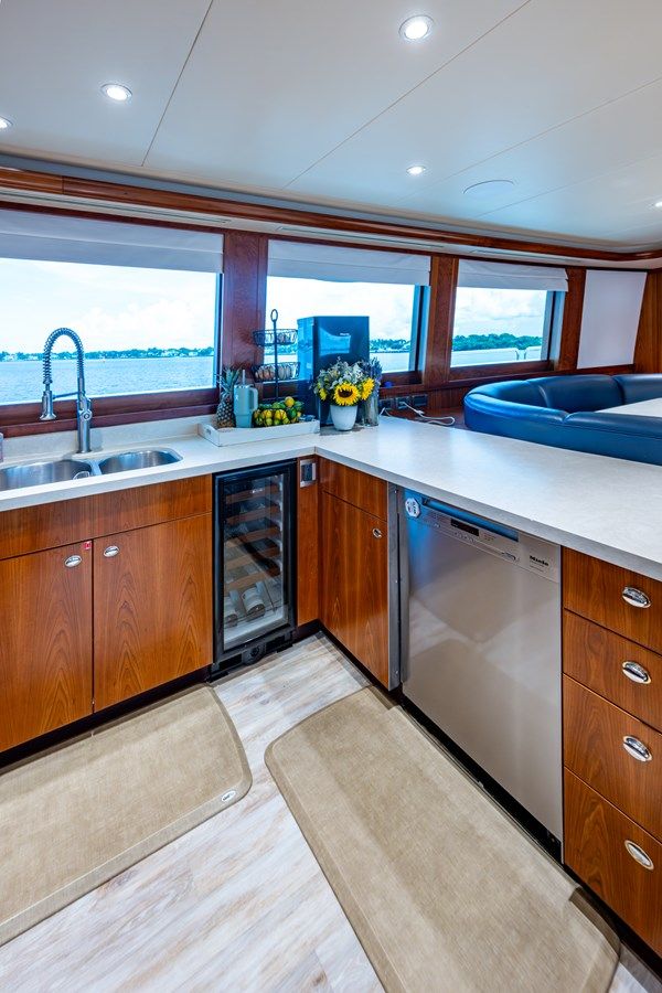 the best price on Lila Cuy