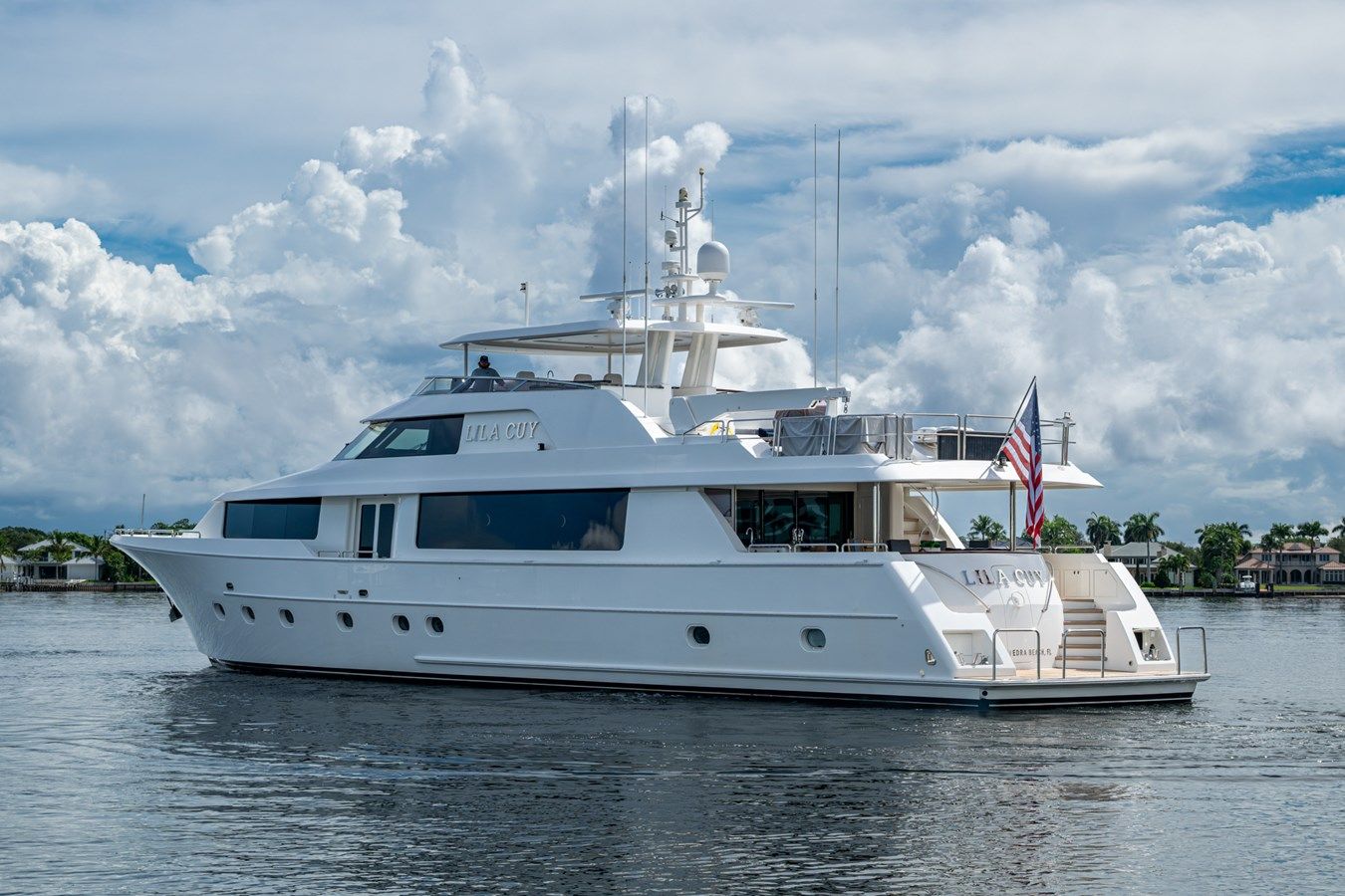 the best price on Lila Cuy