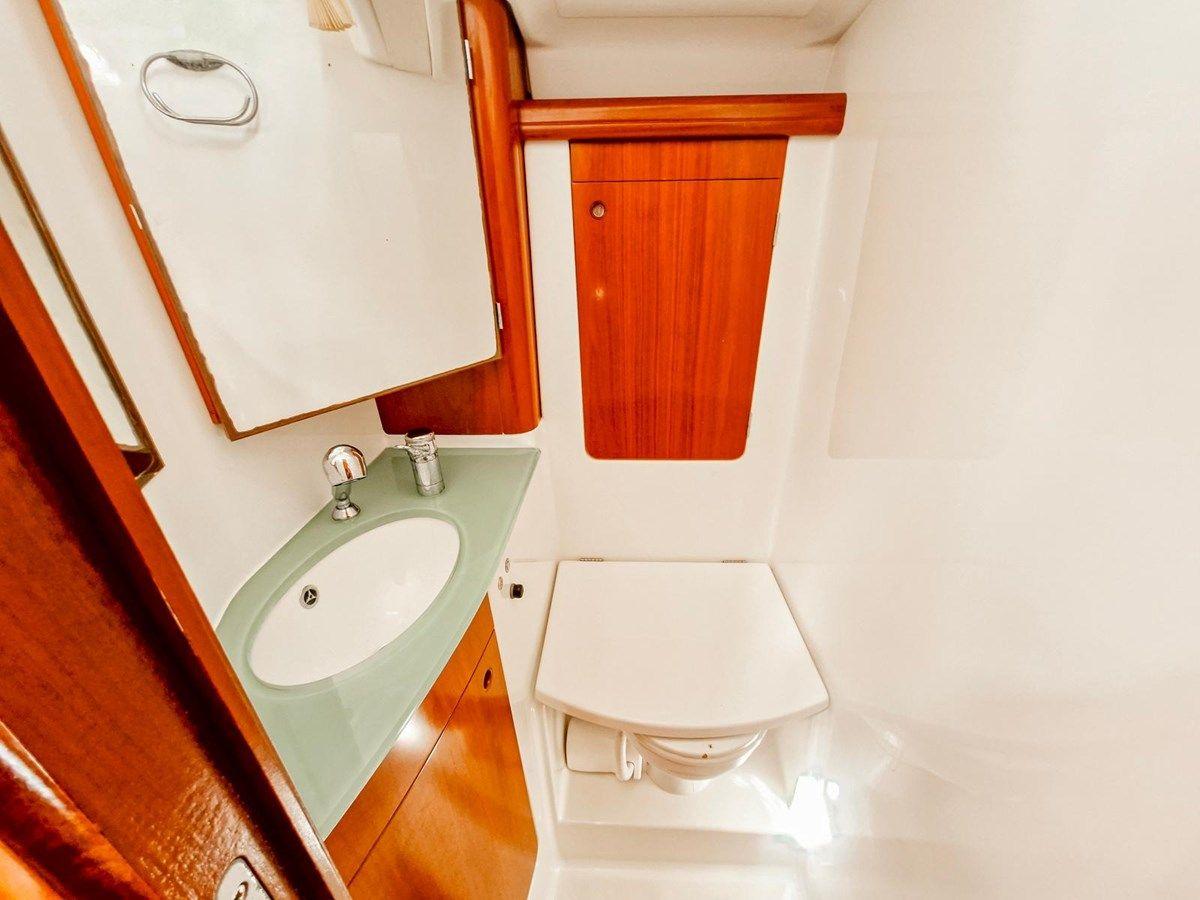 Buy a yacht B - 57 2004