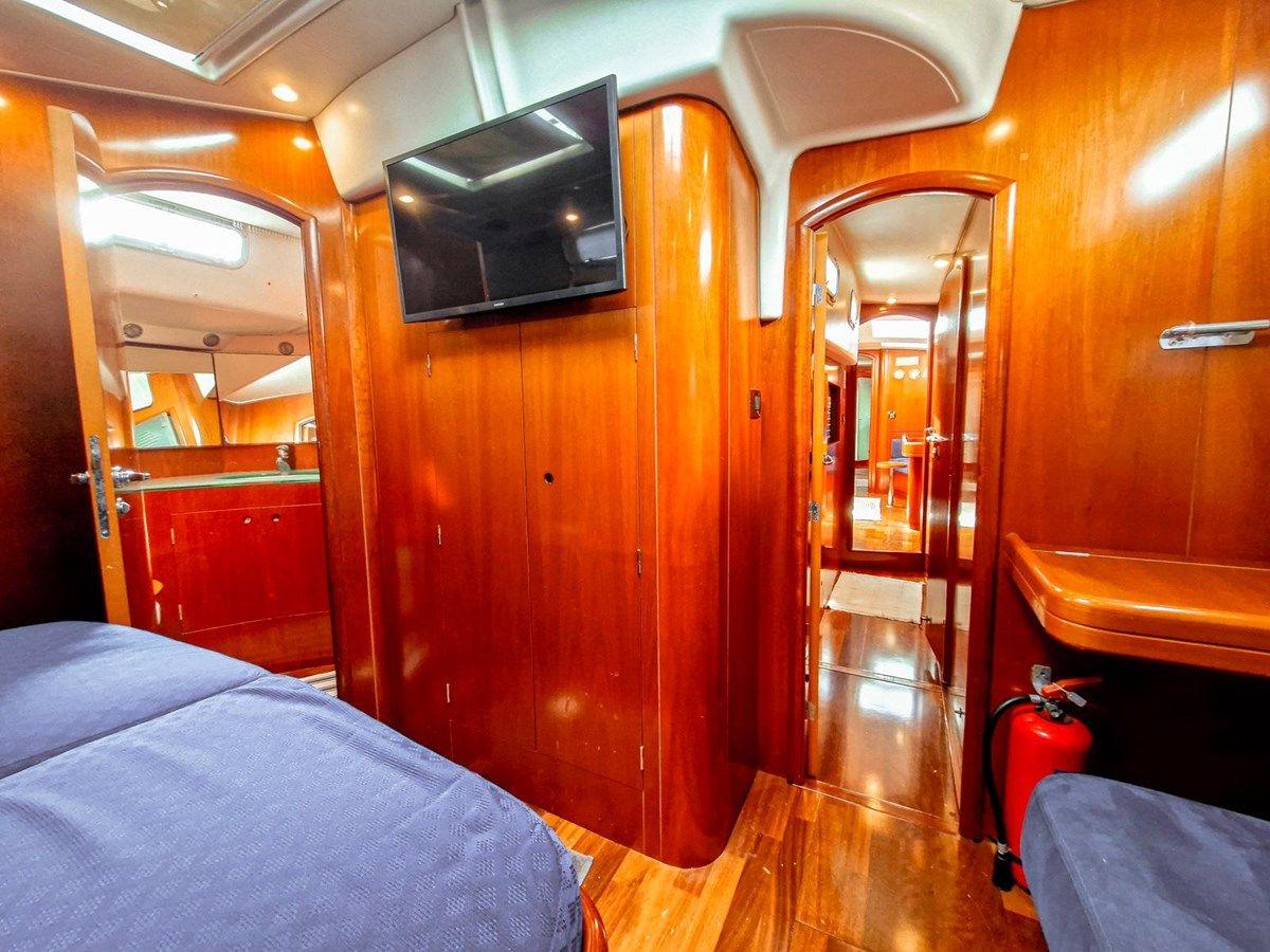 B - 57 - Beneteau yacht sale