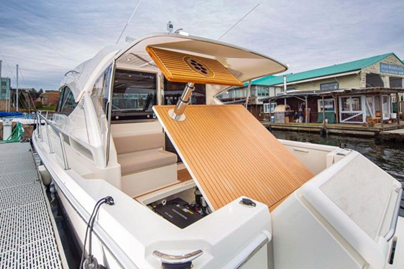 Лучшая цена на SABINE 395 SUV