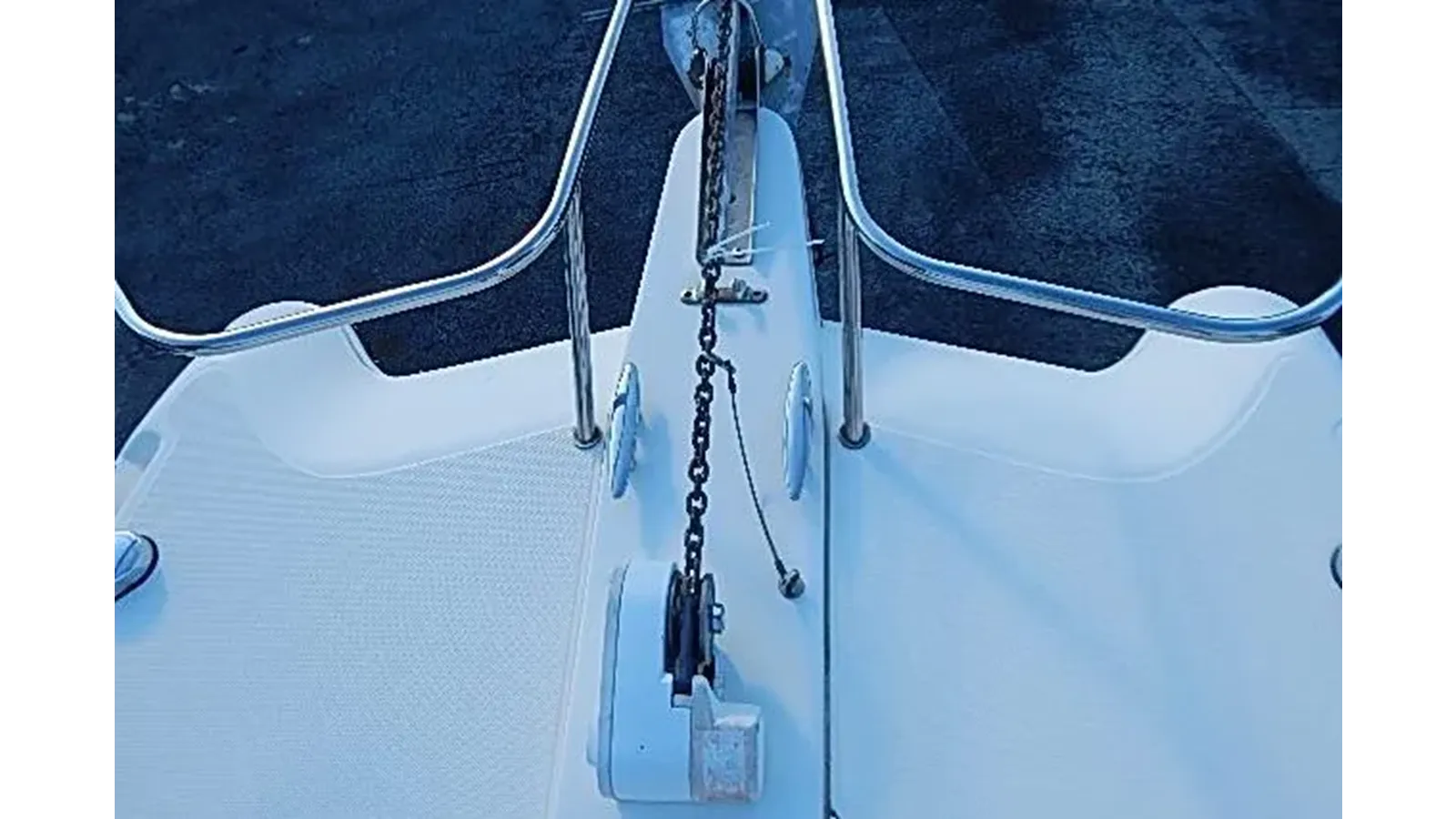 best yacht sales deals 2003 World Cat 270 EC 27