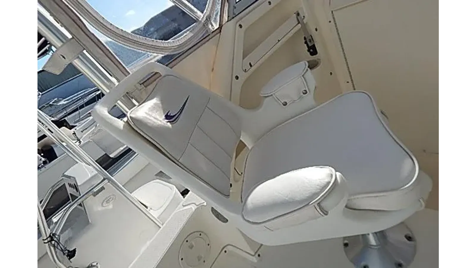 the best price on 2003 World Cat 270 EC 270 EC