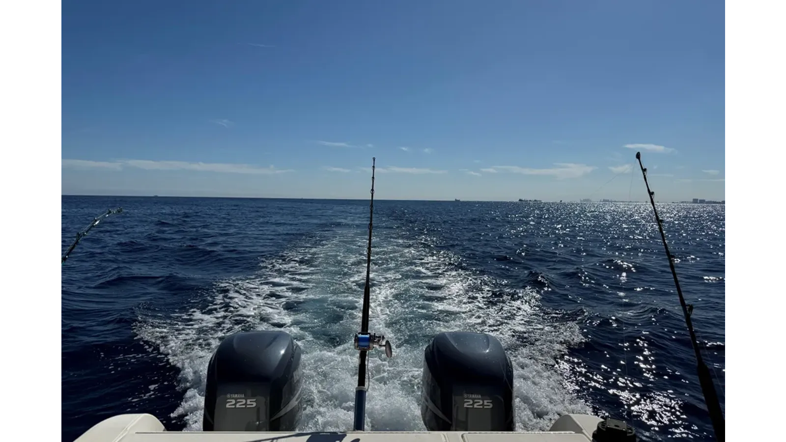 Buy a yacht 2003 World Cat 270 EC