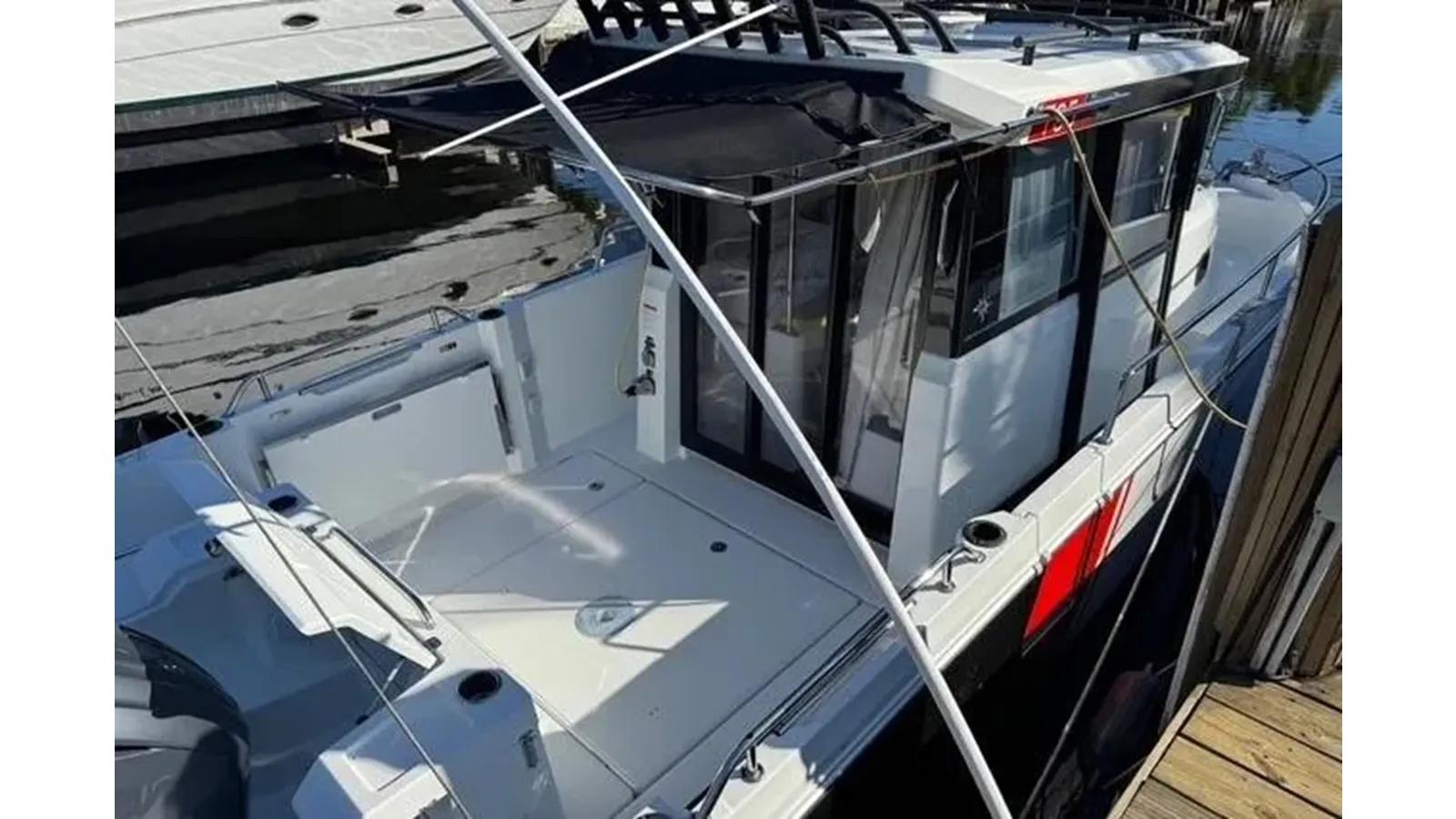 Buy a yacht 2022 Jeanneau NC 795 Sport 2022