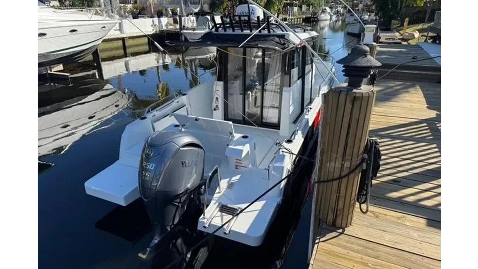 best yacht sales deals 2022 Jeanneau NC 795 Sport