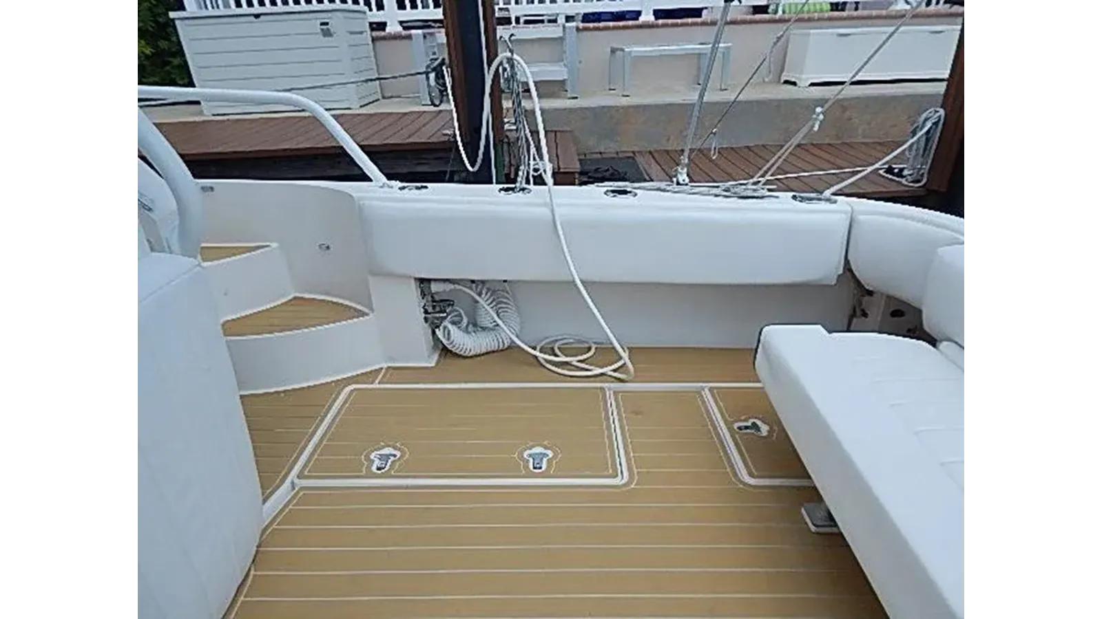 2009 Intrepid 430 Sport Yacht