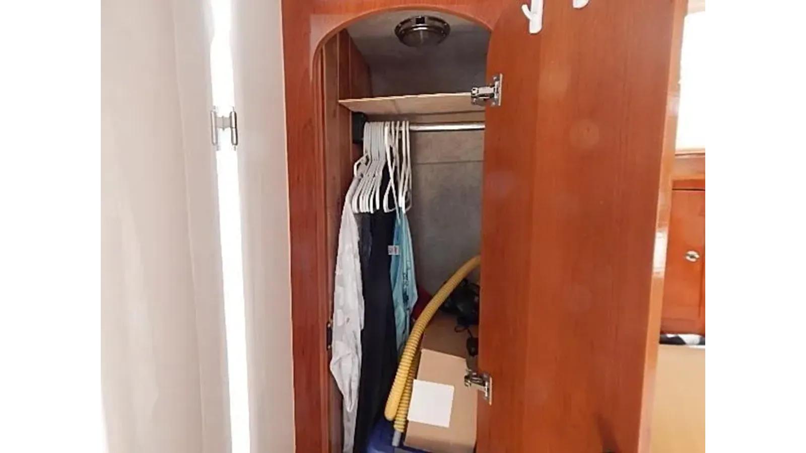 the best price on 2009 Intrepid 430 Sport Yacht - Intrepid