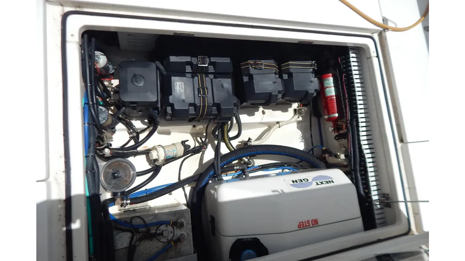 Buy a yacht 2005 Boston Whaler 305 Conquest 305 Conquest