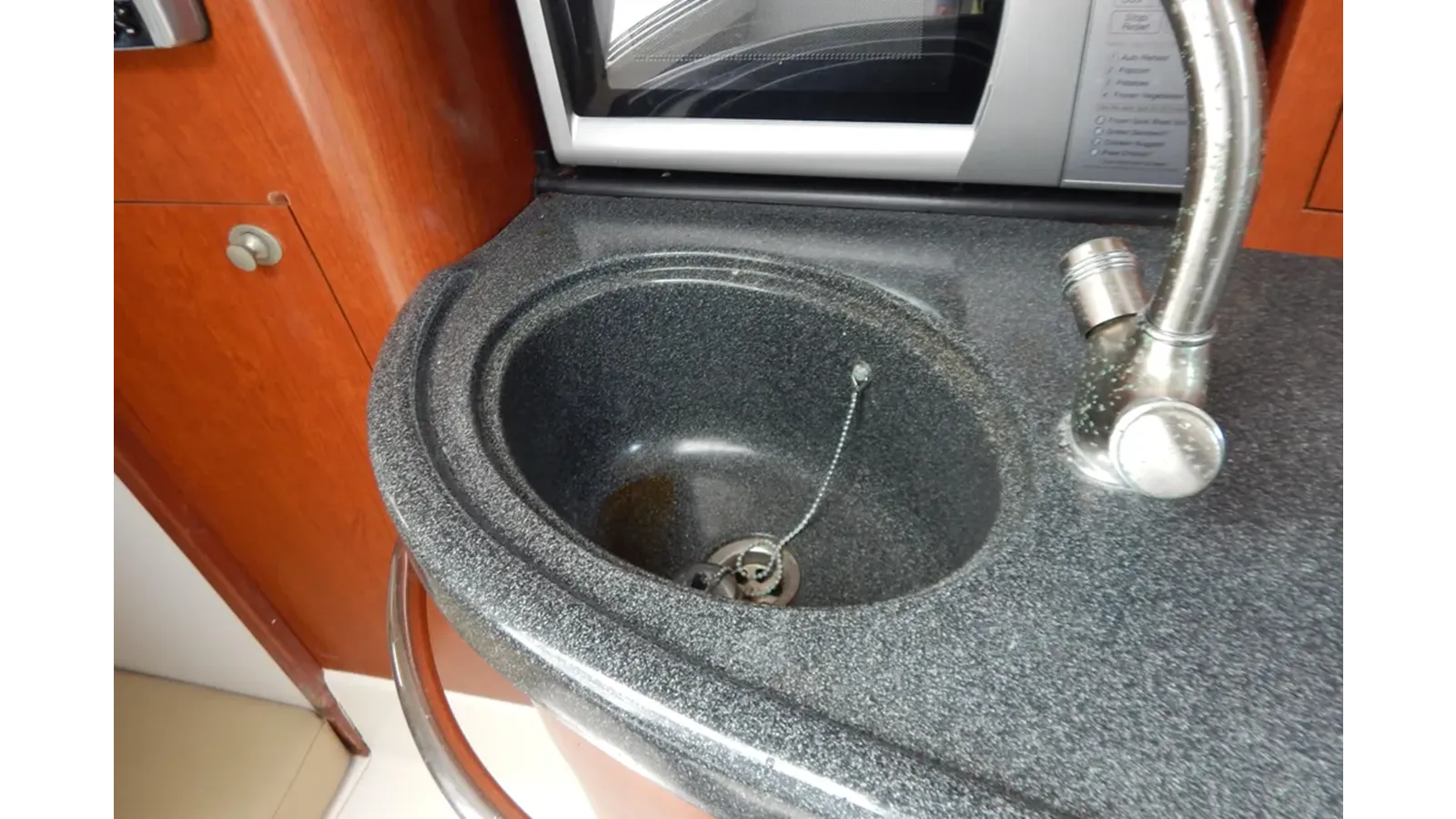 best yacht sales deals 2005 Boston Whaler 305 Conquest 30