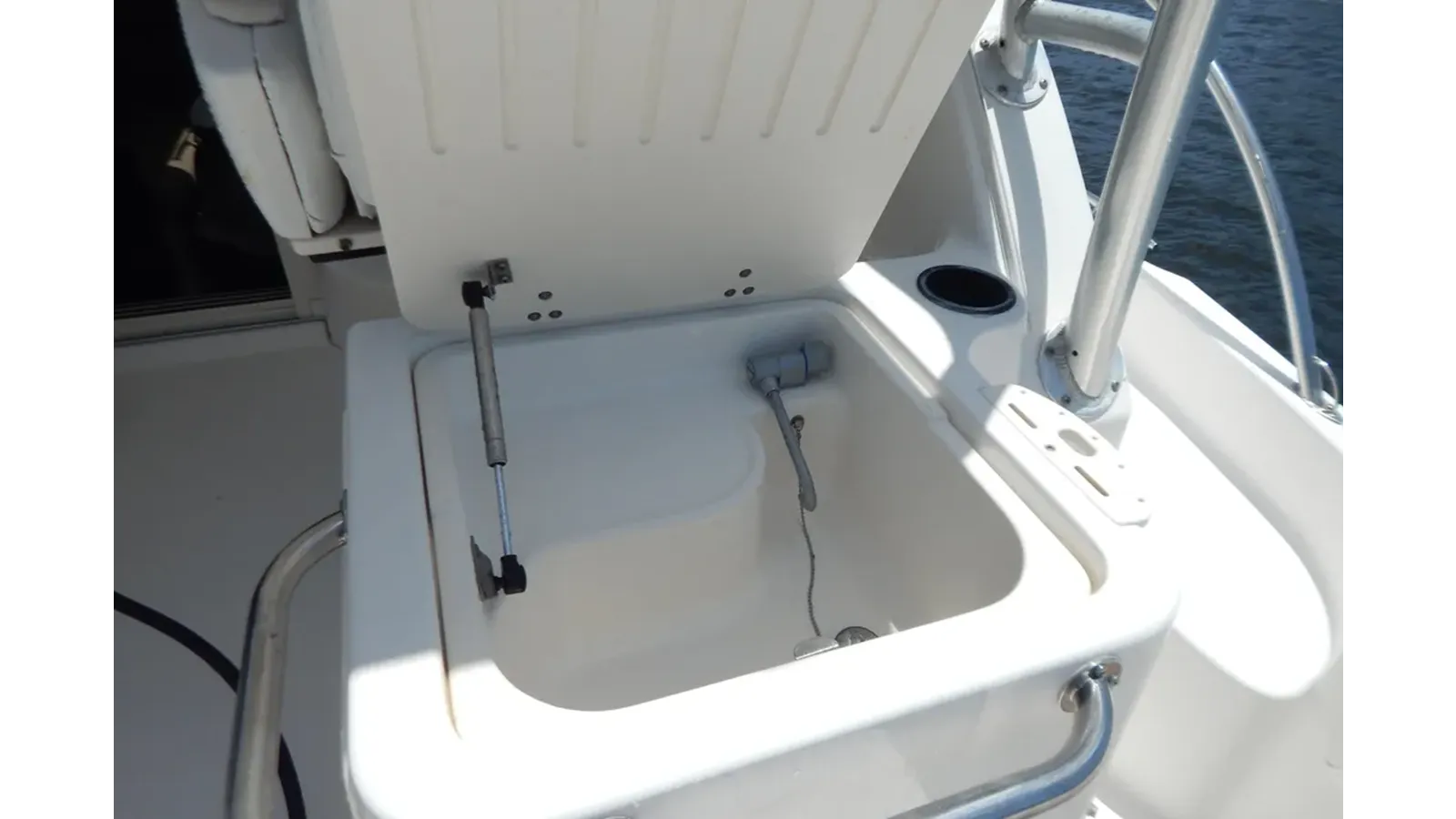 2005 Boston Whaler 305 Conquest
