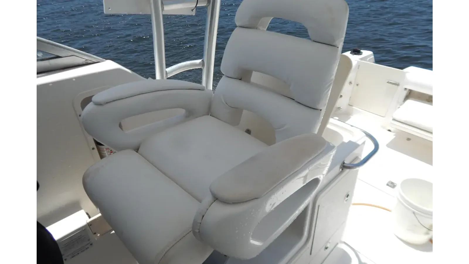Buy a 2005 Boston Whaler 305 Conquest 305 Conquest at Shestakov Yacht Sales