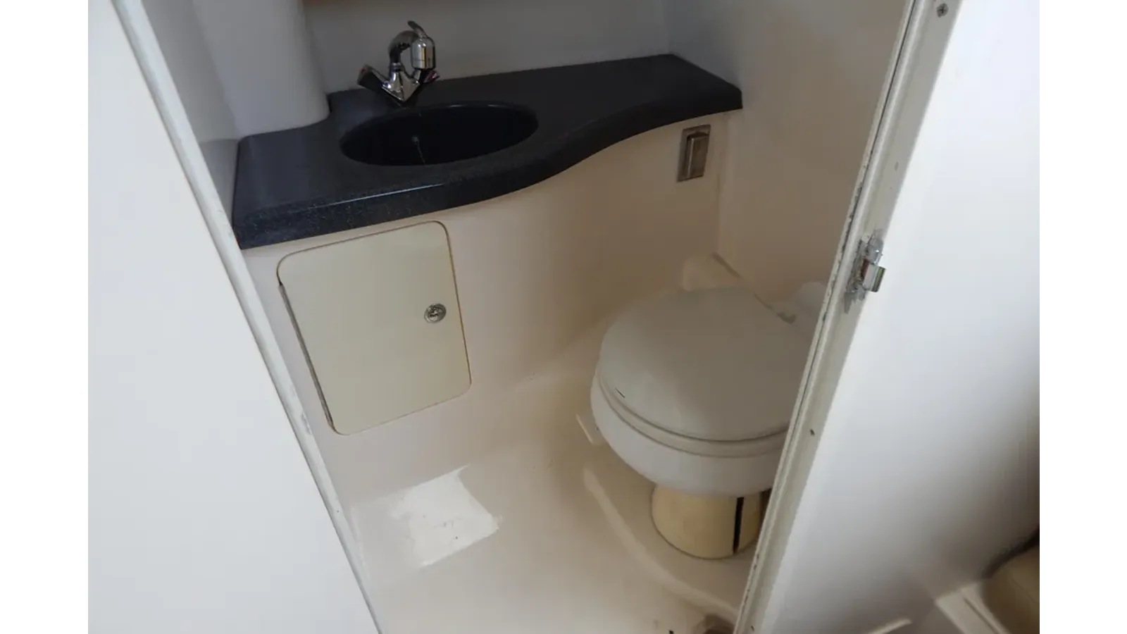 the best price on 2005 Boston Whaler 305 Conquest 2005