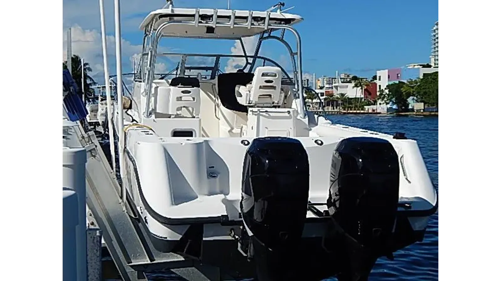 Buy a yacht 2005 Boston Whaler 305 Conquest - Boston Whaler