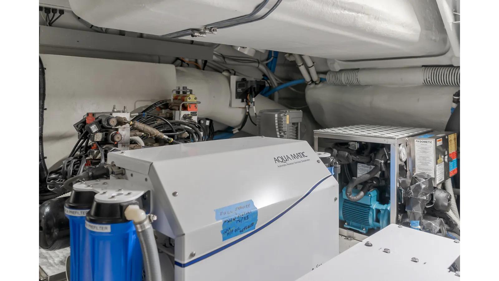 Buy a yacht Commodore One