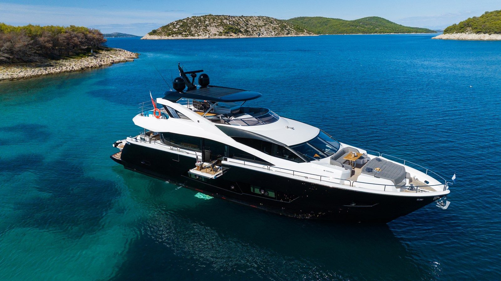 Купить яхту Black Mamba 86 в Shestakov Yacht Sales