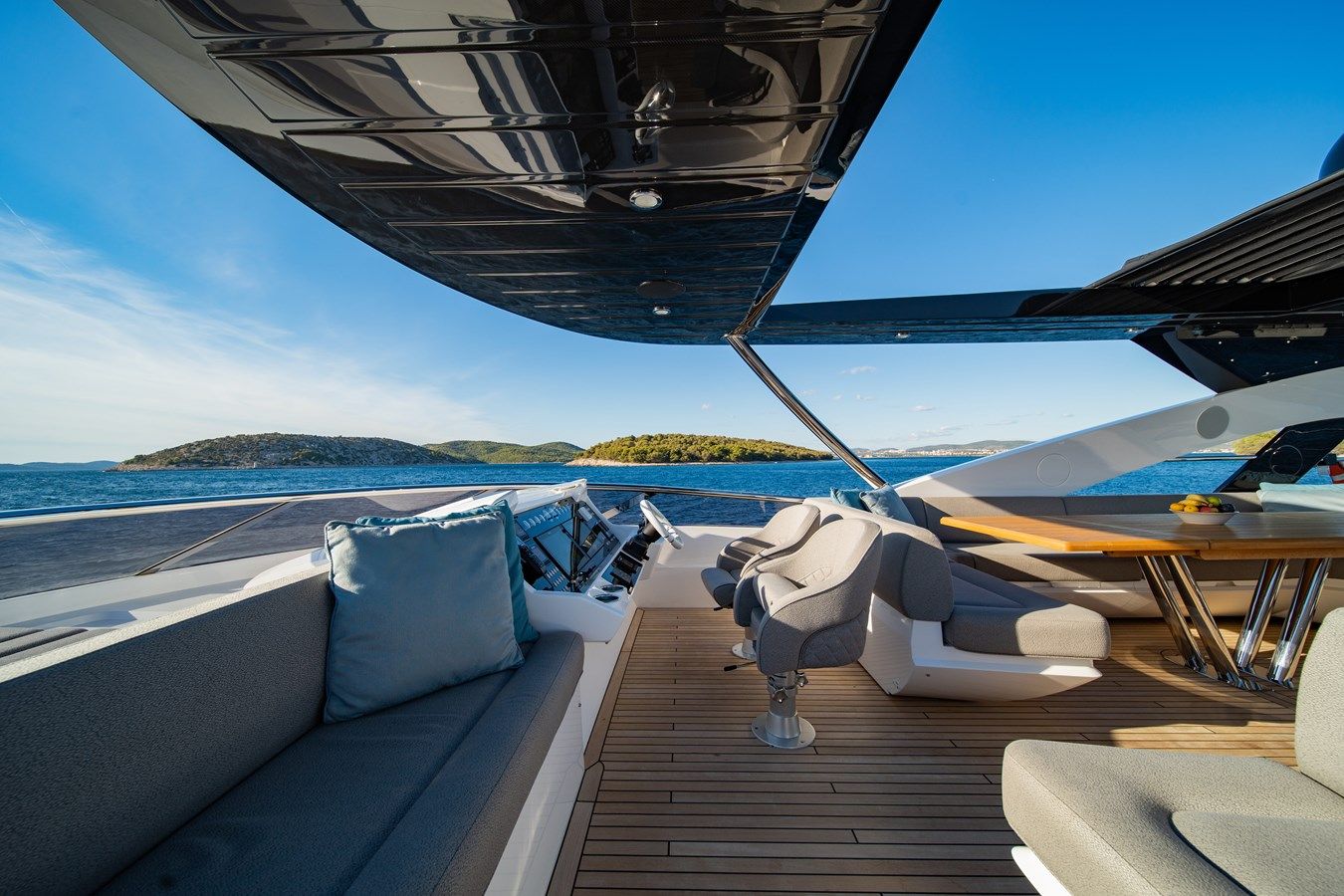 Купить яхту Black Mamba - Sunseeker в Shestakov Yacht Sales