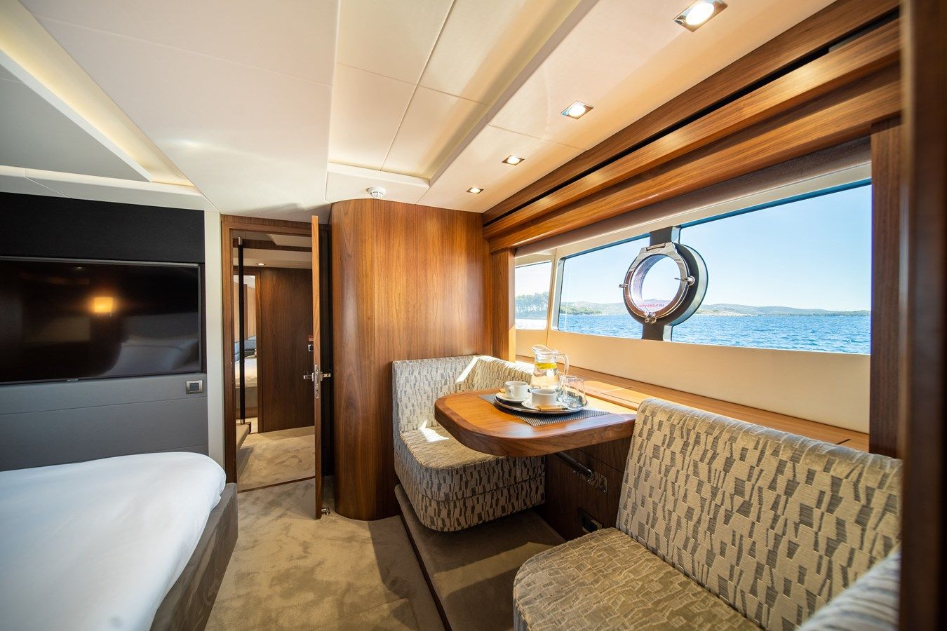 Лучшая цена на Black Mamba - Sunseeker