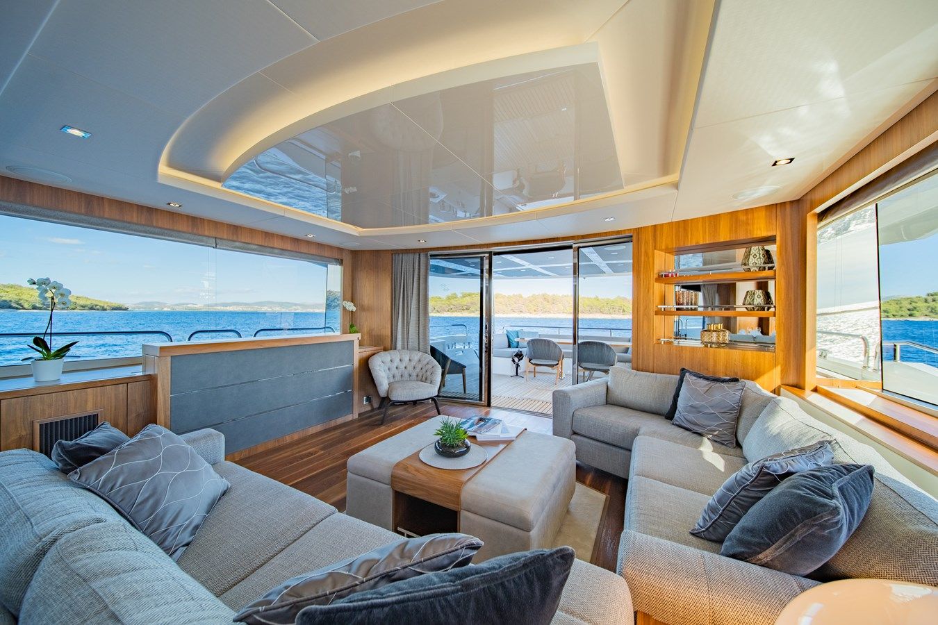 Купить яхту Black Mamba 86 в Shestakov Yacht Sales