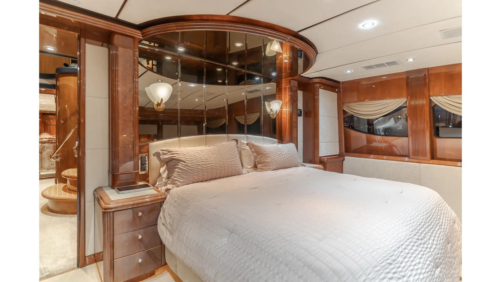 Active Octo 104 Raised Pilothouse yacht sale