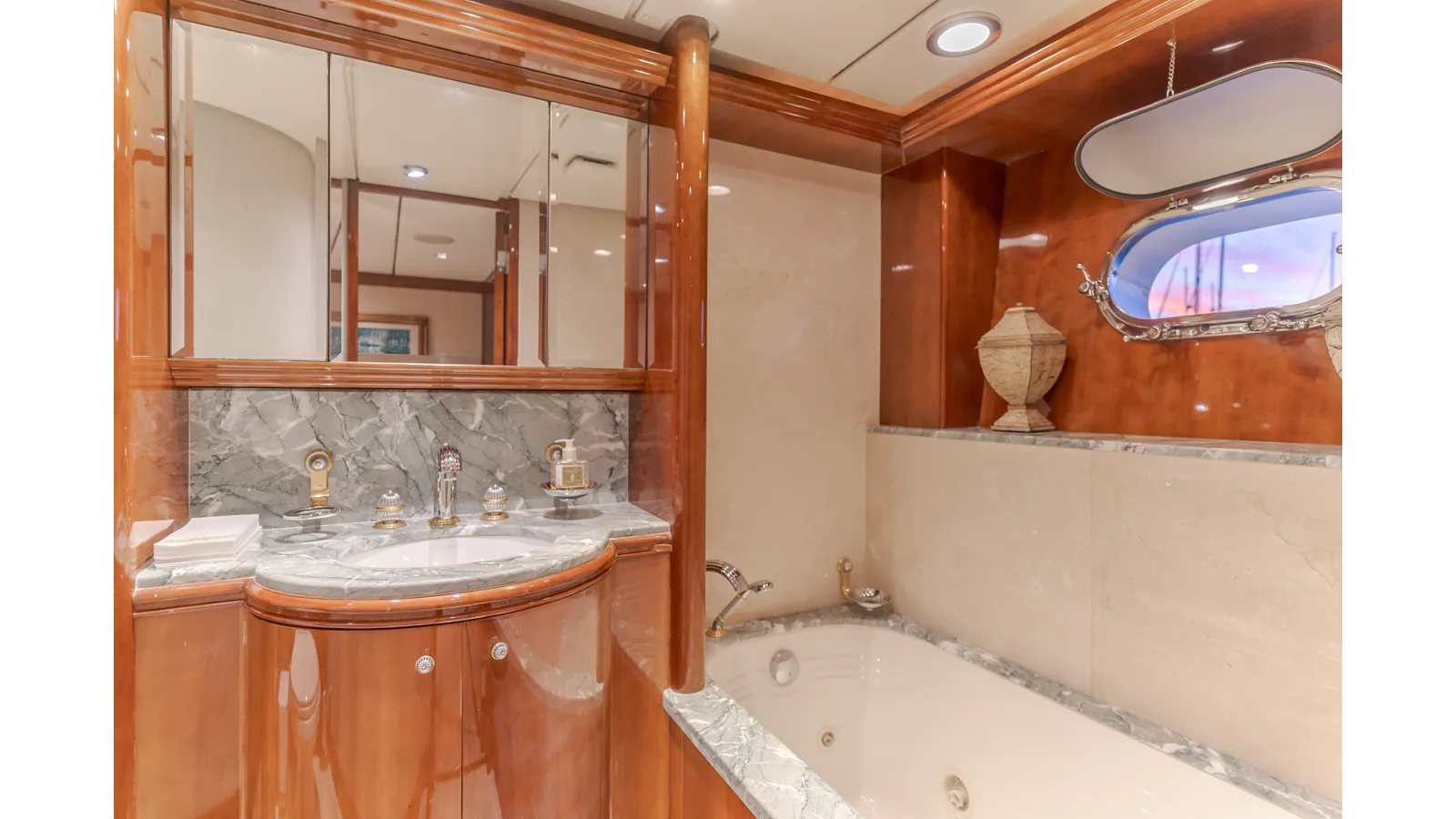 Active Octo 104 Raised Pilothouse price