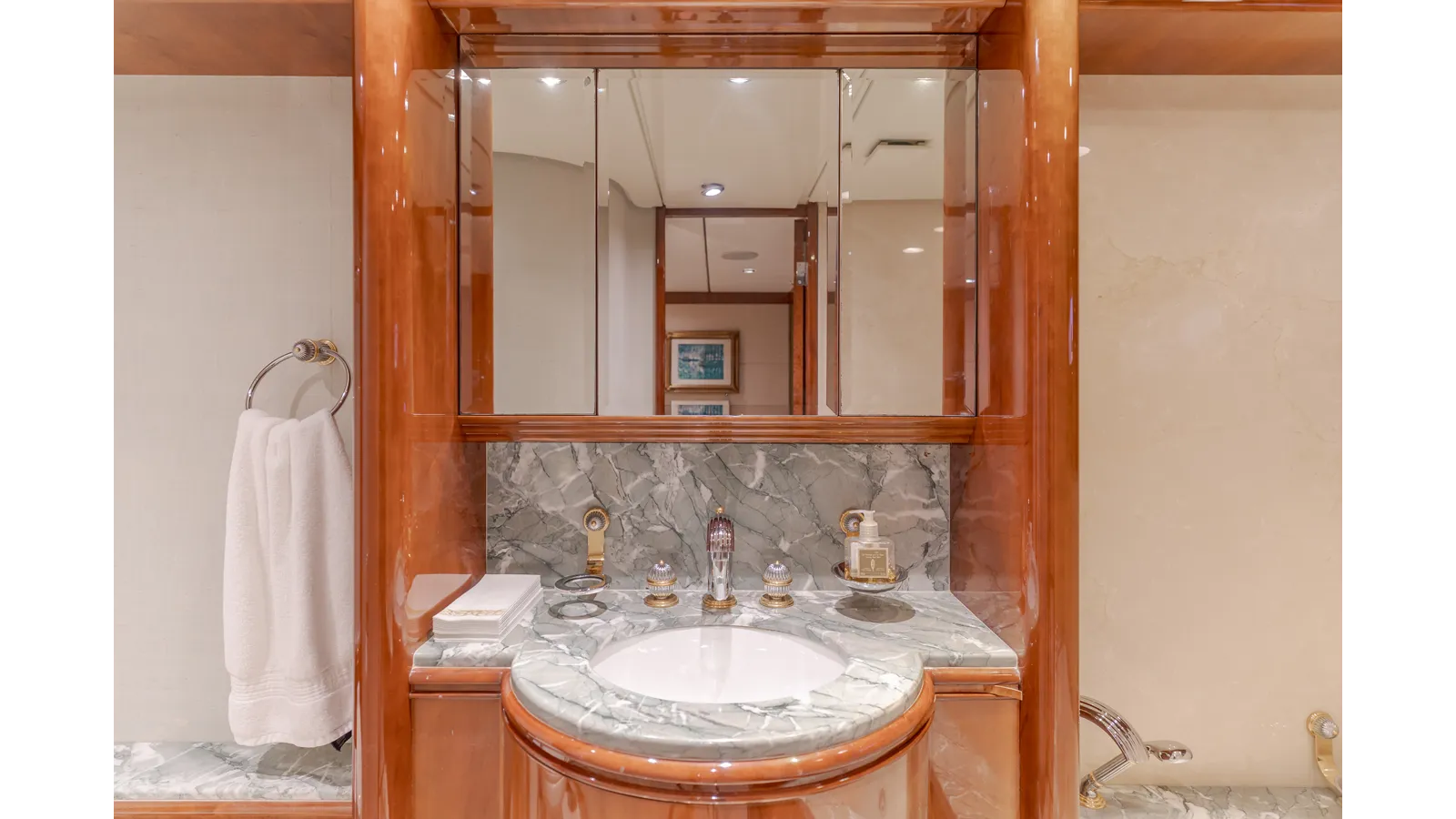 Buy a yacht Active Octo 2002