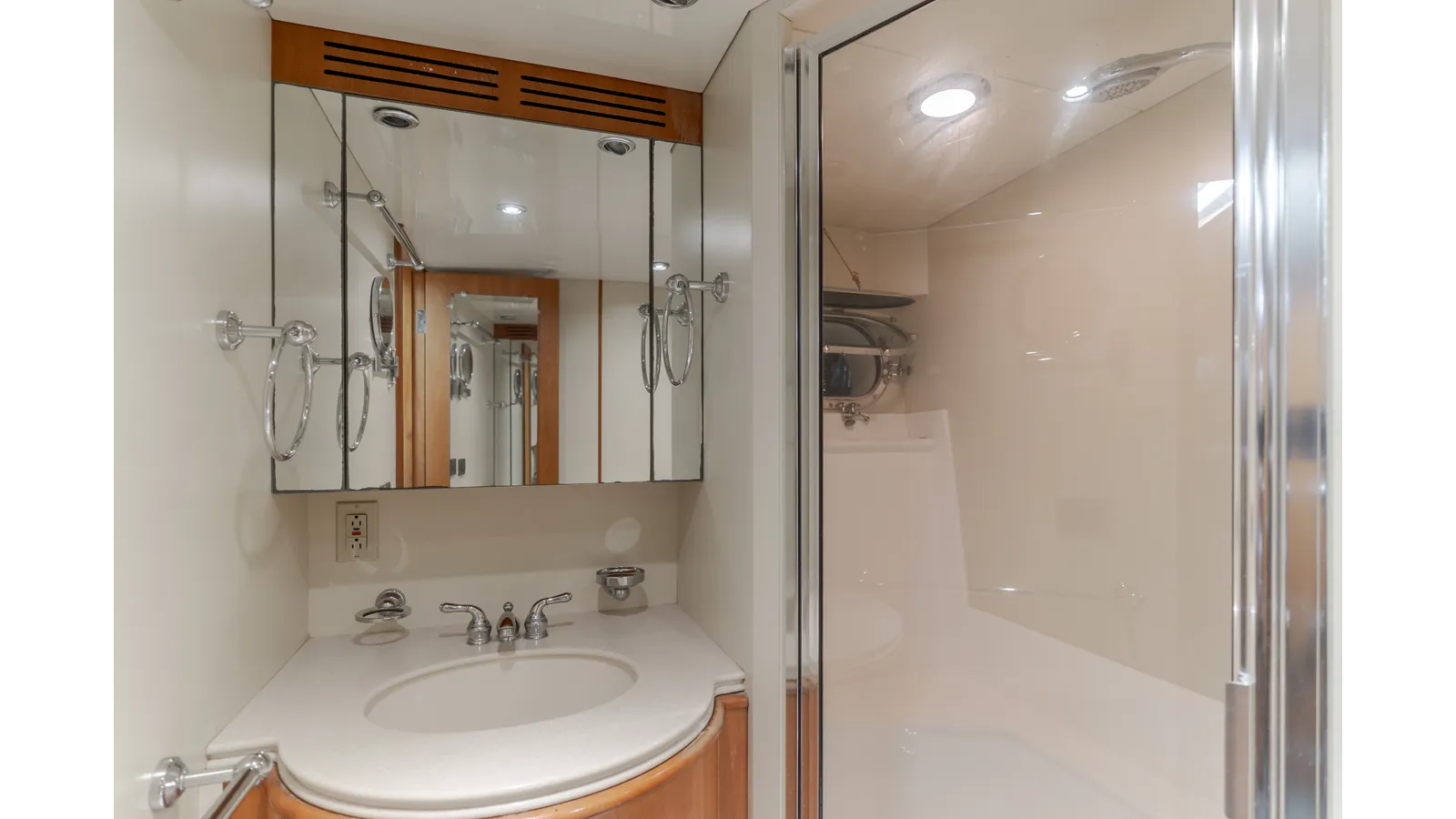 Buy a yacht Active Octo - DESTINY