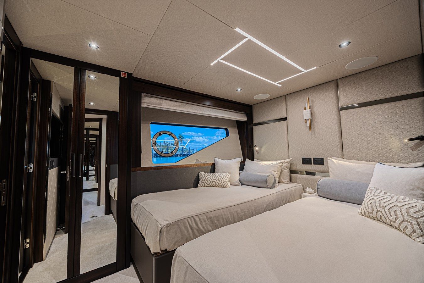 Buy a yacht HIDEOUT 88