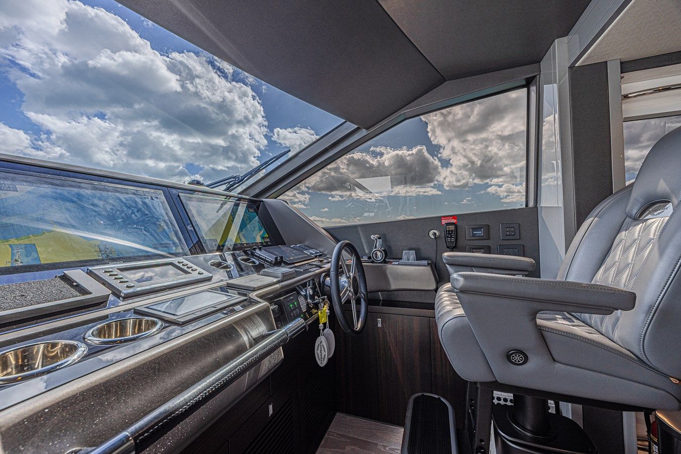 Buy a yacht HIDEOUT - Sunseeker