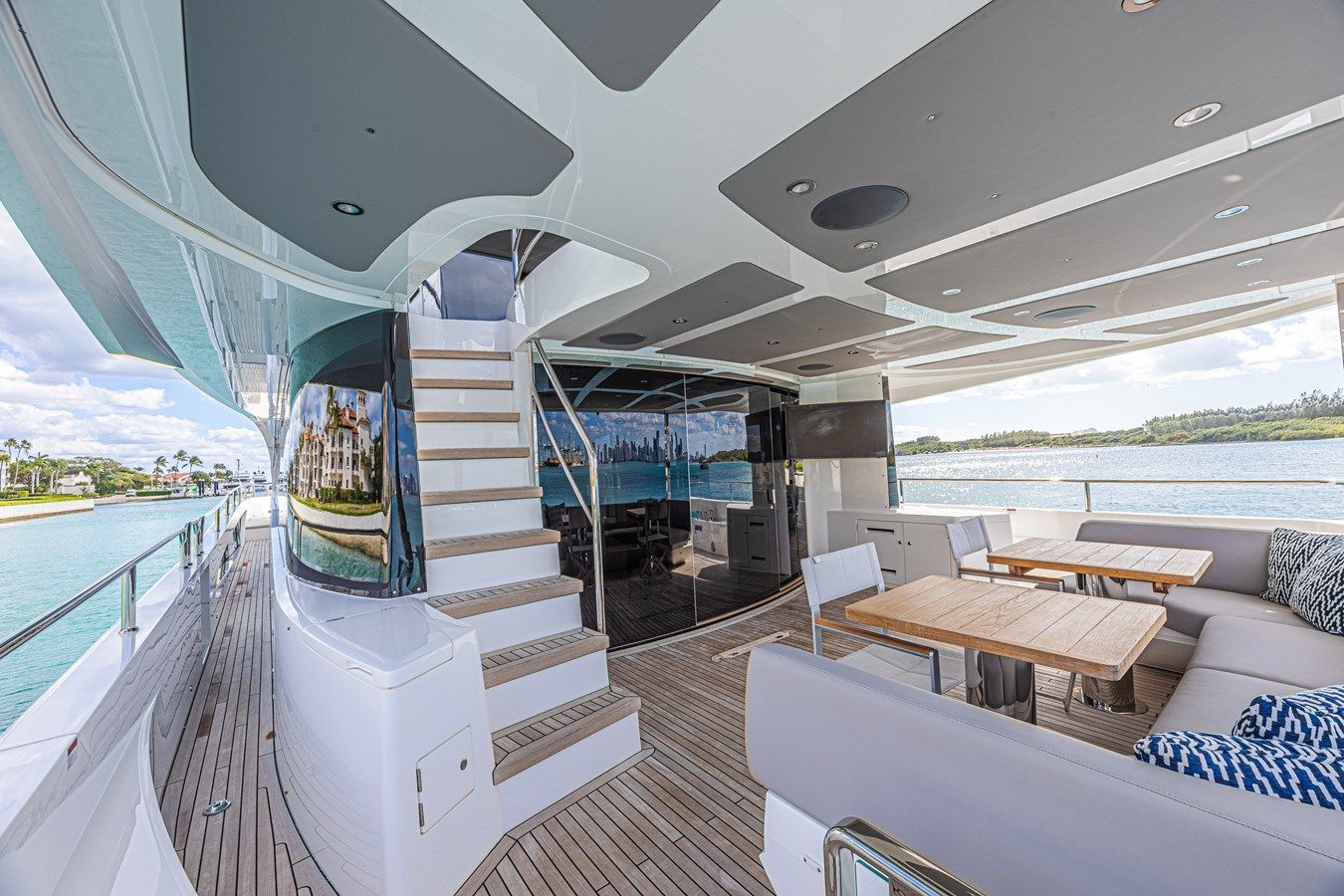 Buy a yacht HIDEOUT