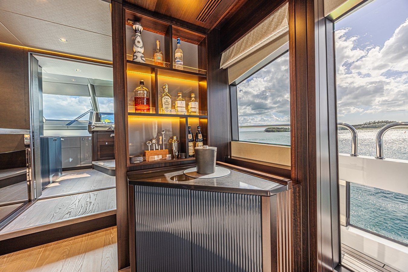 Buy a yacht HIDEOUT - Sunseeker