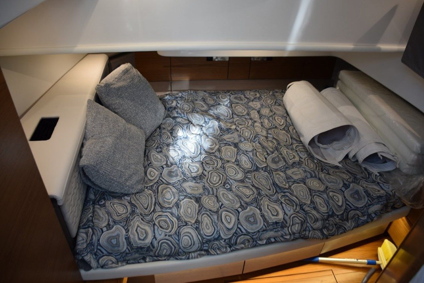 the best price on DIAMOND PEARL 2024