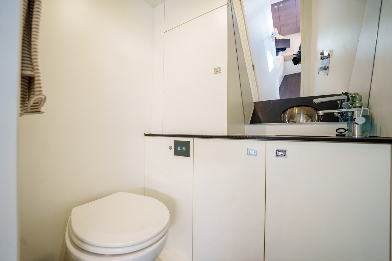 Buy a yacht SEVEN 2019