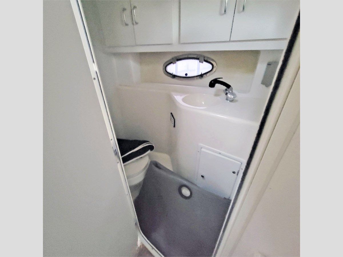 Buy a 30' Chris Craft 2003 298 Express at Shestakov Yacht Sales