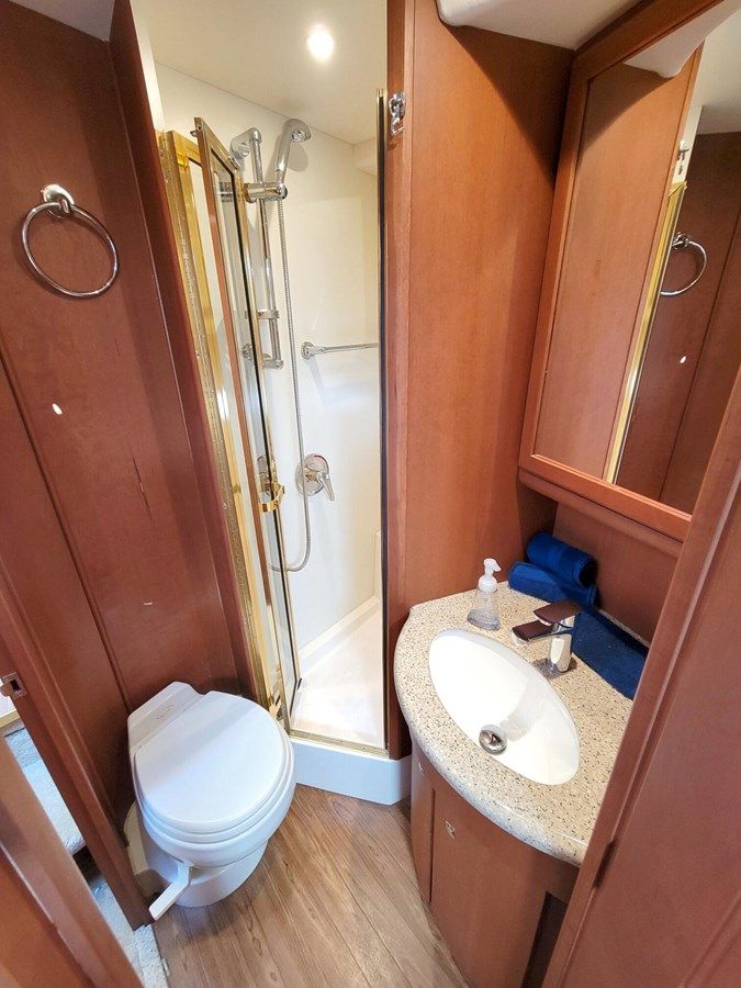 Buy a Bear Foot II (Copy) 2006 at Shestakov Yacht Sales