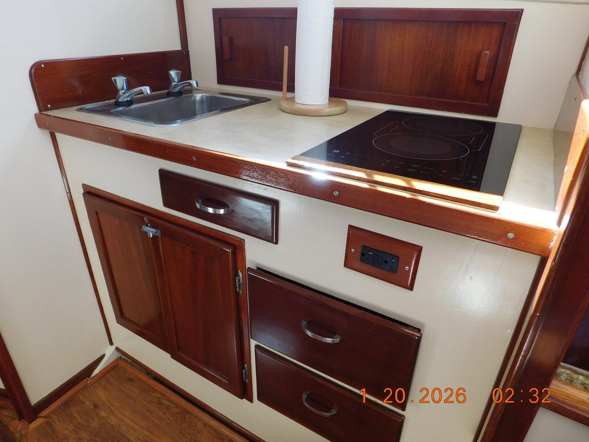 Купить яхту EAGLES NEST Flybridge Convertible в Shestakov Yacht Sales