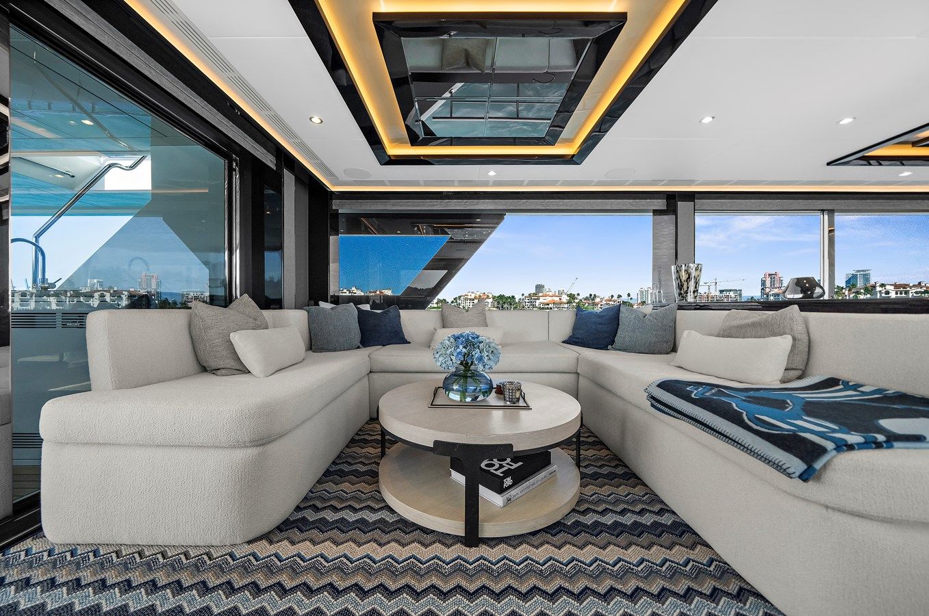 best yacht sales deals LA-LA-LA 32L