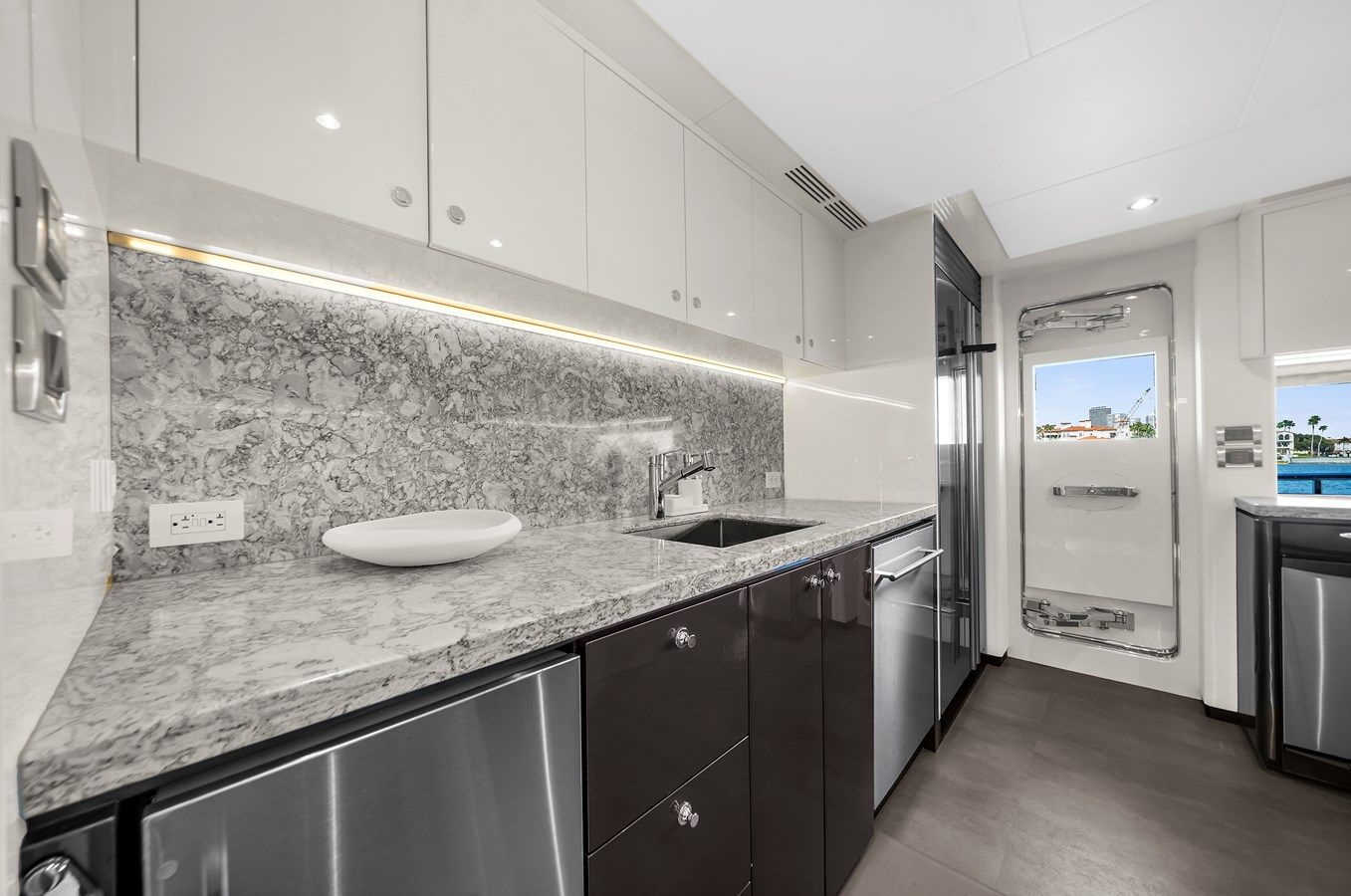 LA-LA-LA - Ocean Alexander