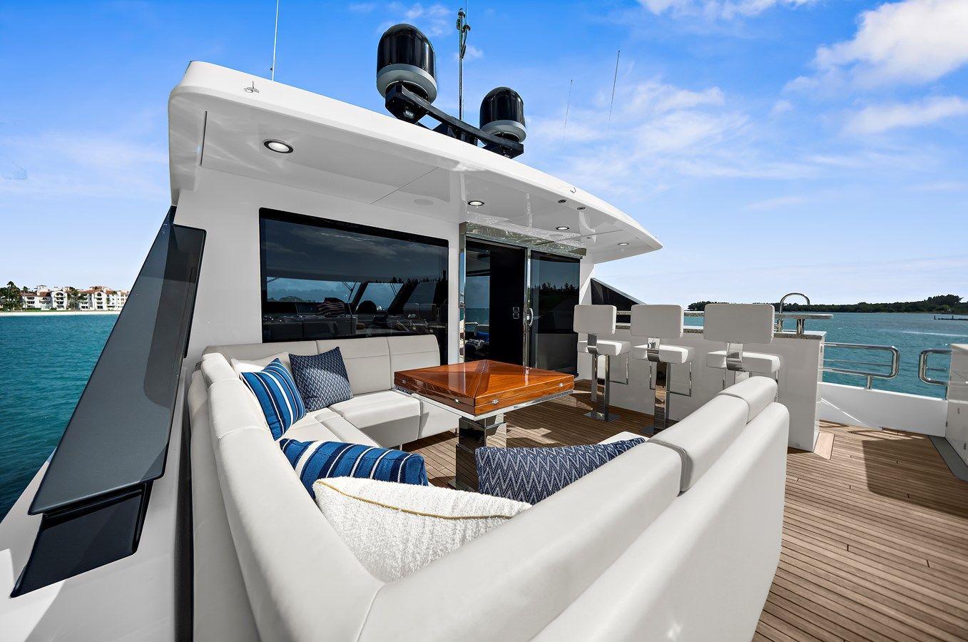 Buy a LA-LA-LA 32L at Shestakov Yacht Sales