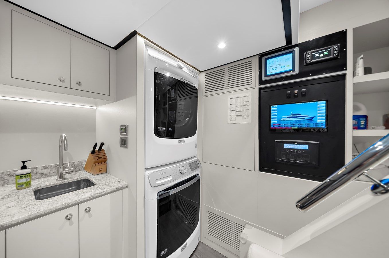 the best price on LA-LA-LA 32L