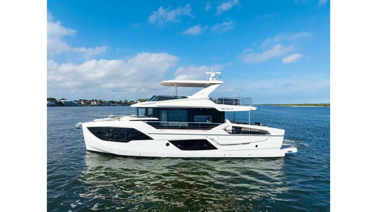 the best price on NAVETTA 62