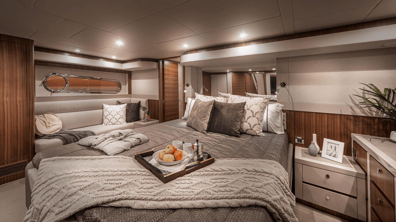 Купить яхту 66 DAYBRIDGE 66 Daybridge в Shestakov Yacht Sales