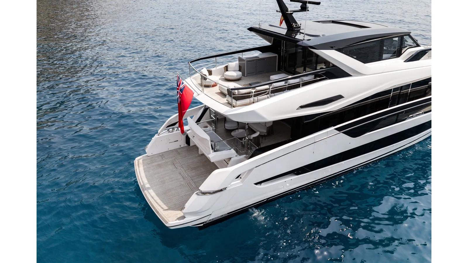 the best price on 82 OCEAN ENCLOSED 82