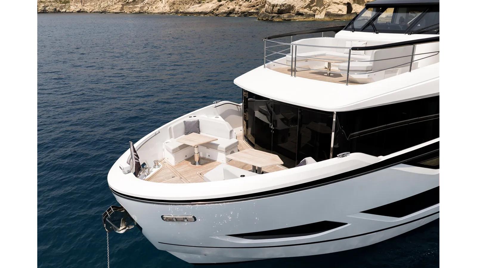 82 OCEAN ENCLOSED - Sunseeker